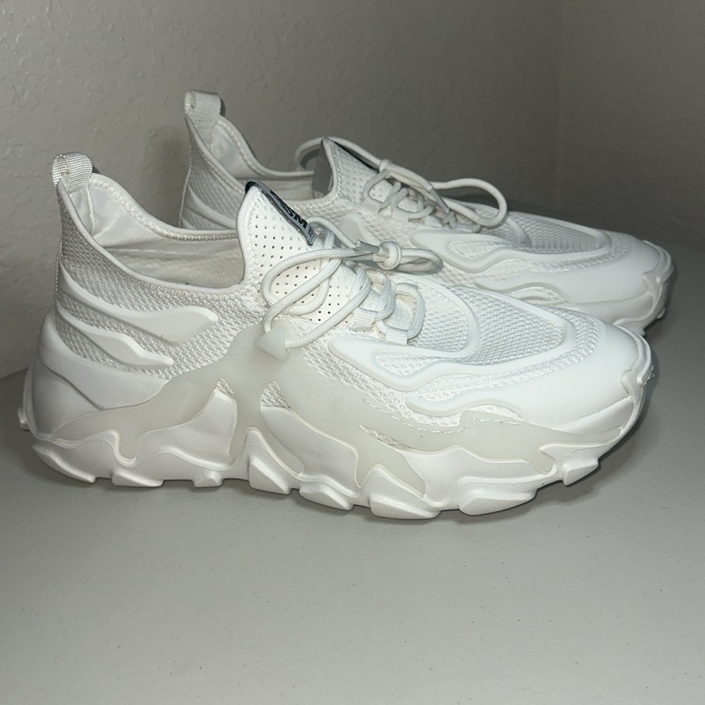 STEVE MADDEN FUJI WHITE NEW, size 13, very comfy, last one! FUJI 01m1